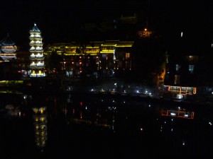 Pagode Fenghuang de nuit