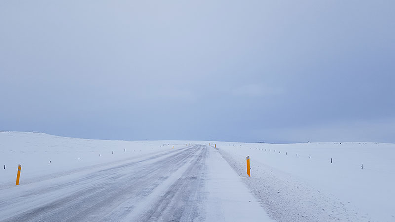 route gelée en Islande l'hiver